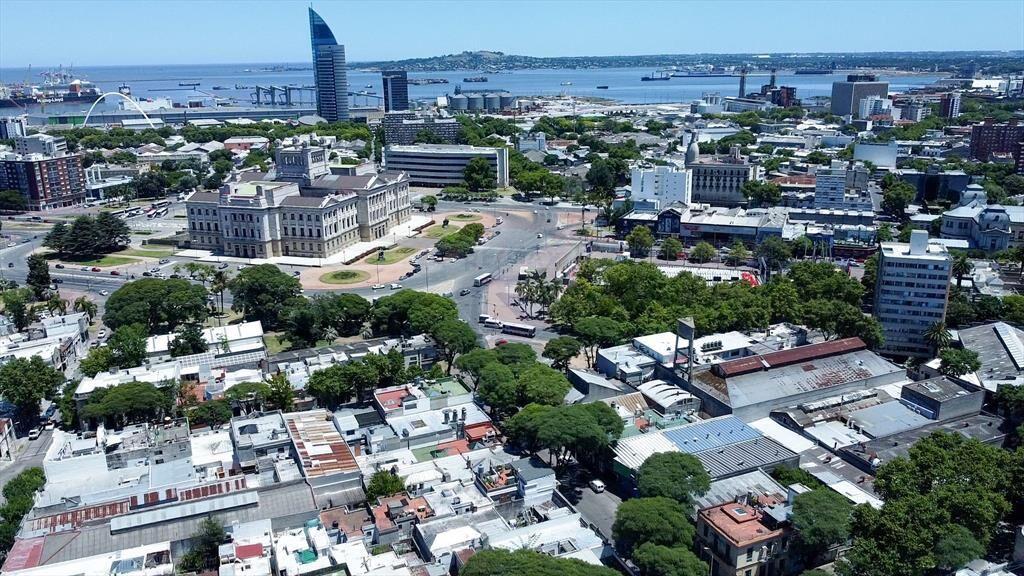 VENTA CASA, IDEAL EMPRESA o CONSTRUCCION, AGUADA
