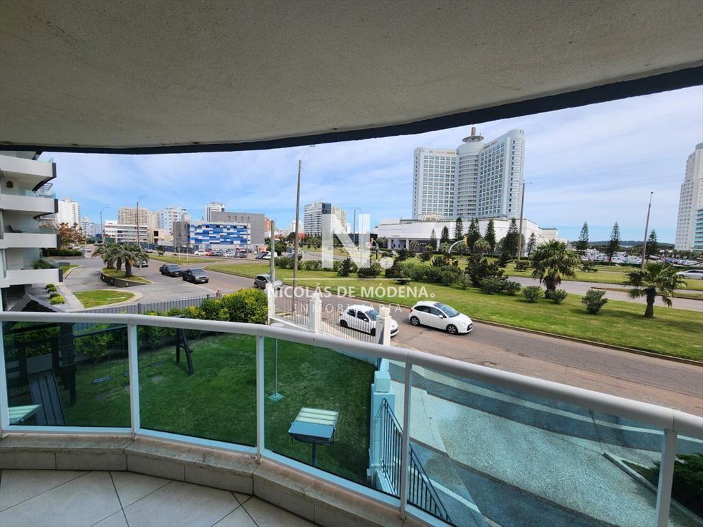 Apartamento de 3 dormitorios en alquiler de verano en Punta