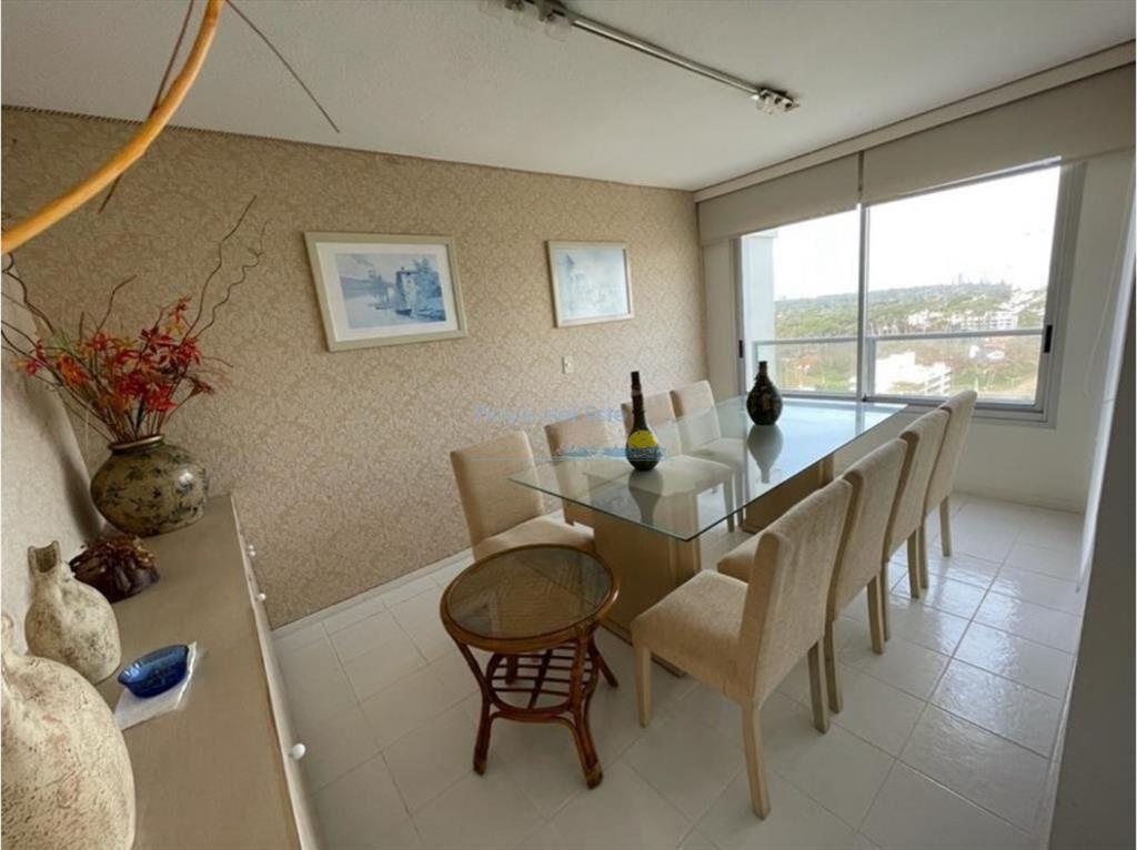 Apartamento en Venta de 3 dormitorios en Punta ,