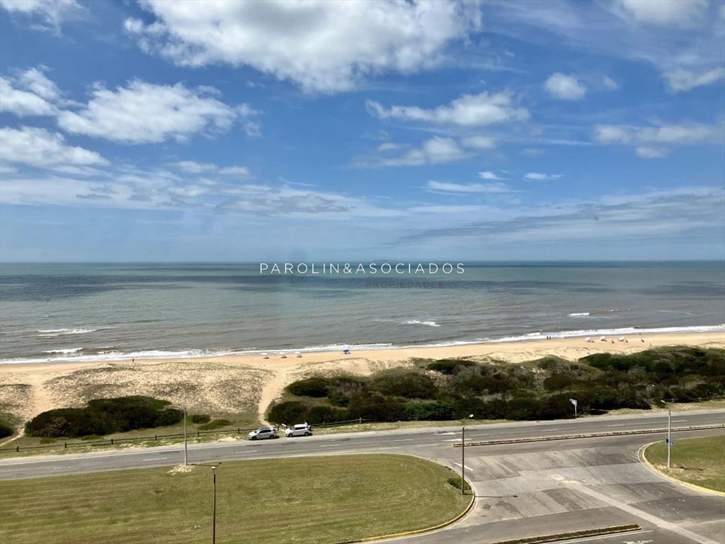 Espectacular apartamento frente a playa Brava en