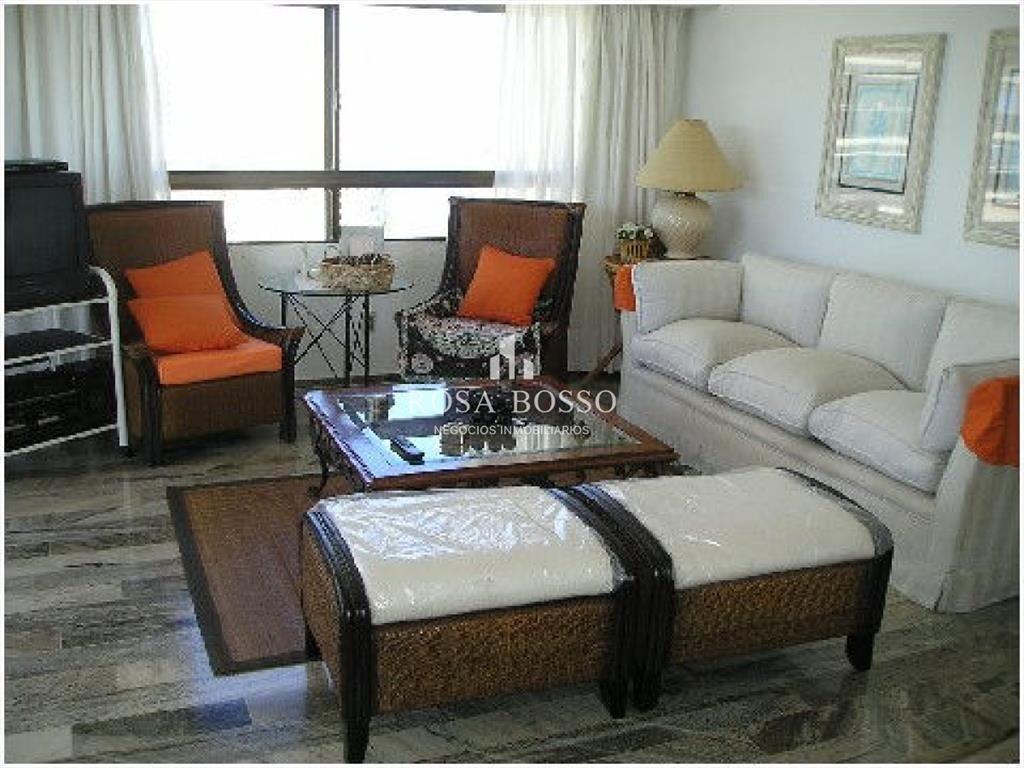 Apartamento en Brava, 3 dormitorios *