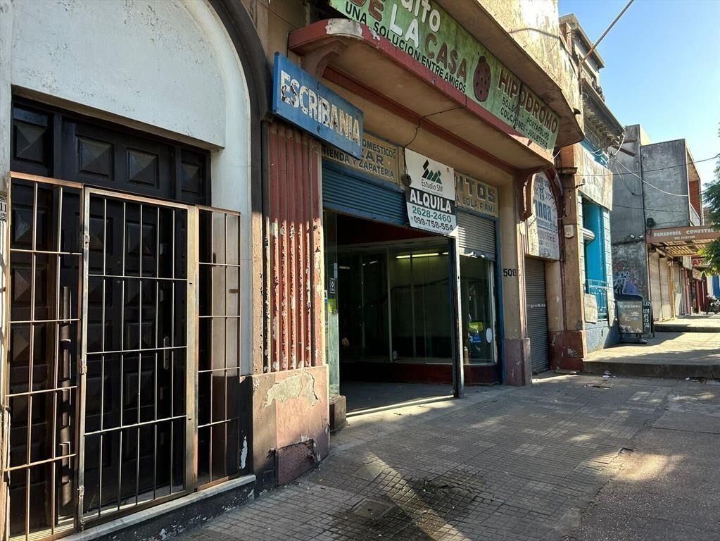 venta gran padrón en maroñas sobre General Flores esquina J