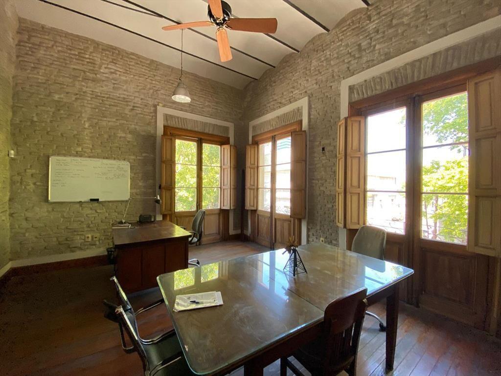 Venta excelente casa con local comercial y subsuelo - Aguad