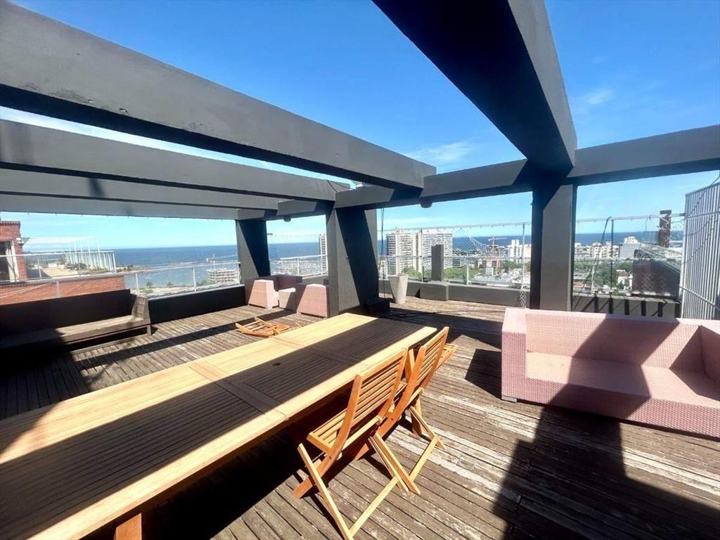 VENTA PENTHOUSE POCITOS, 3 DORM. SERVICIO, 3 GJES.