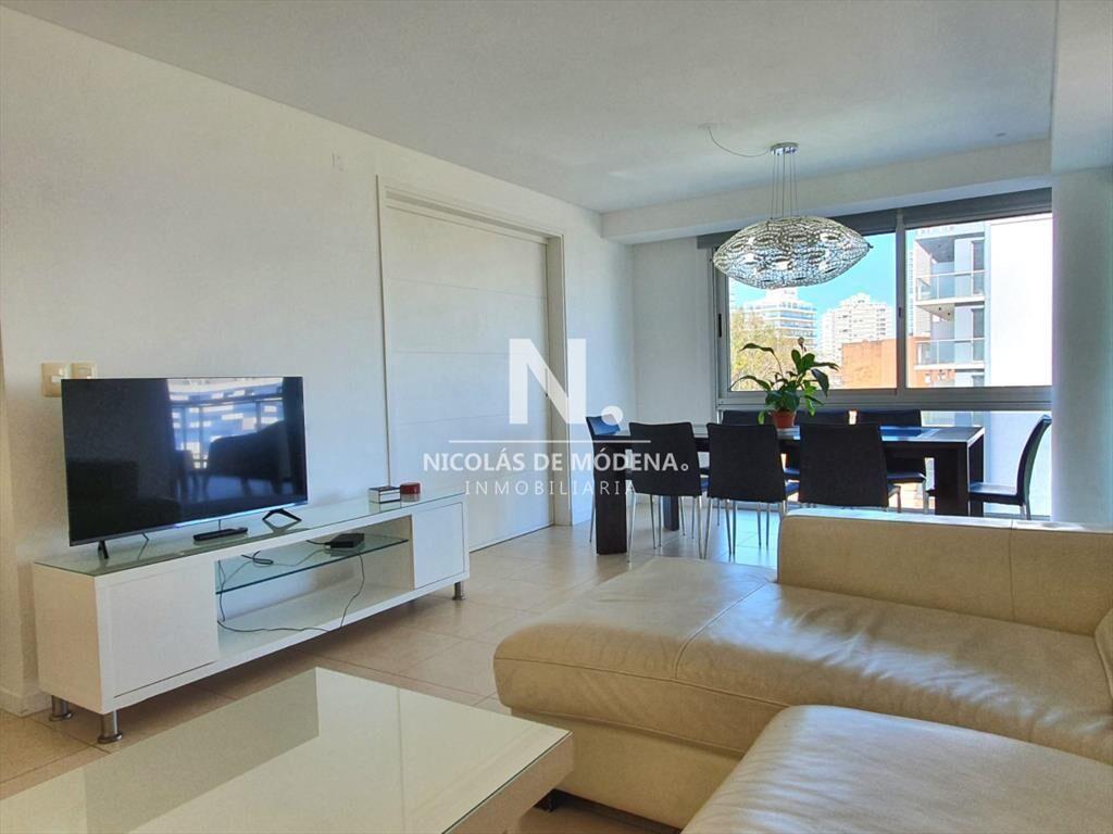 Departamento en venta de tres dormitorios dos baños Playa