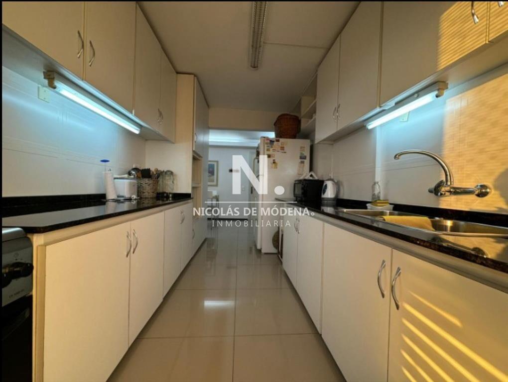Oportunidad. Apartamento de 3 dormitorios , con ,