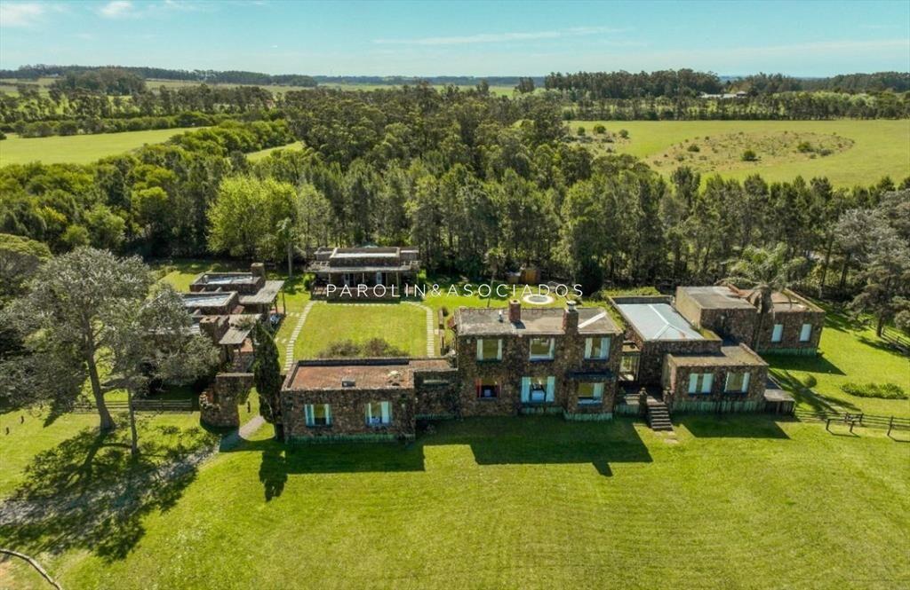 Chacra en Venta de 8 Dormitorios en Camino Punta