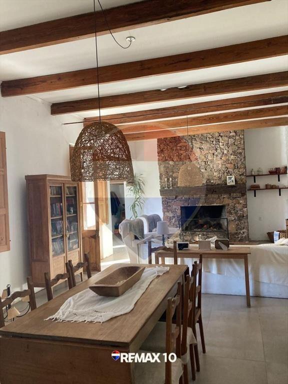 Casa centrica en muy buen estado.