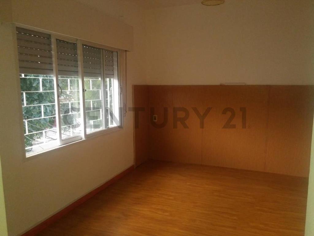 Venta casa La Blanqueada.3 dormitorios,garaje.Prox Luis A...