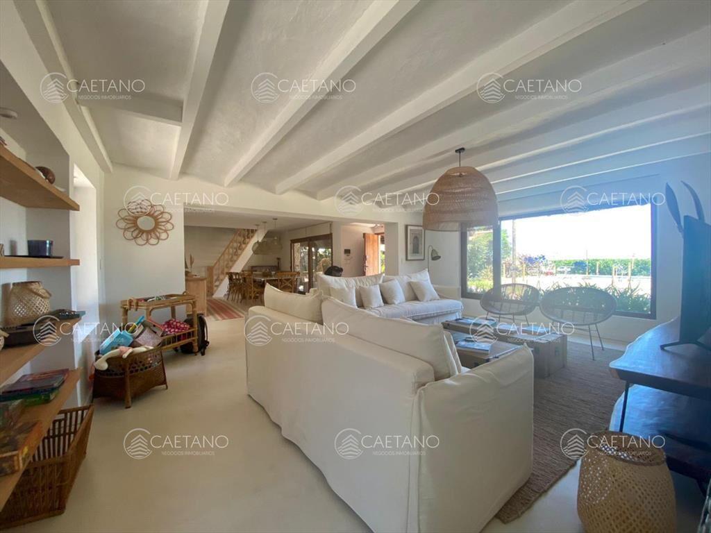 Excepcional casa enfrente al mar en PenÃ­nsula