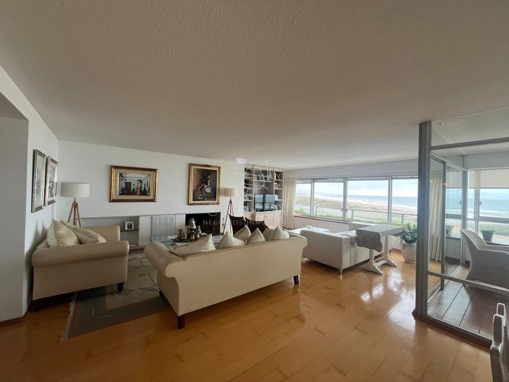 Apartamento en Venta de 3 dormitorios en Punta ,