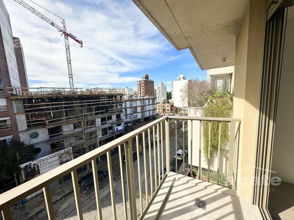 Monoambiente en venta con terraza al frente. Ideal inversió