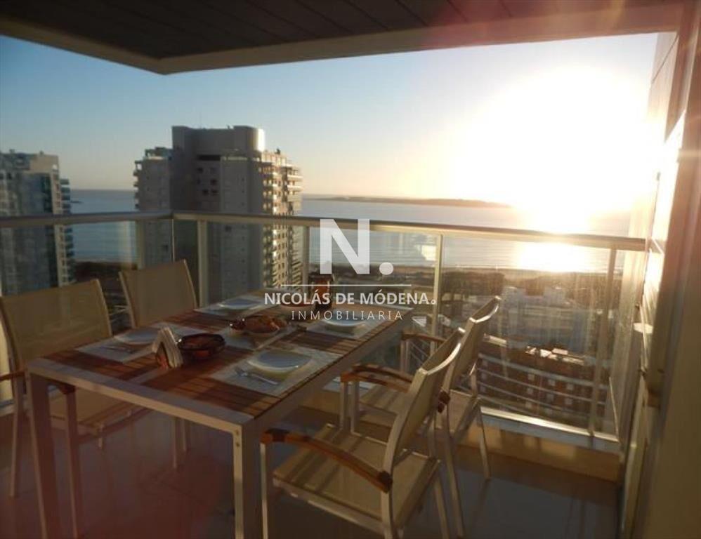 Vende apartamento de 2 dormitorios frente al mar,