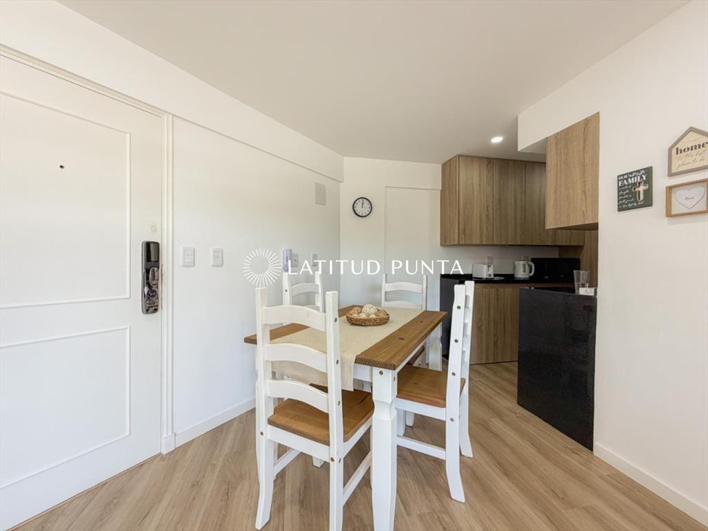 Apartamento en Pinares, 1 dormitorio y piscina