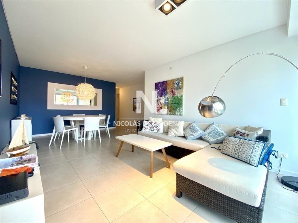 Hermoso apartamento de 3 dormitorios en torre de