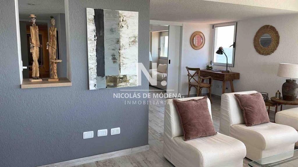 Apartamento de tres dormitorios en alquiler, del