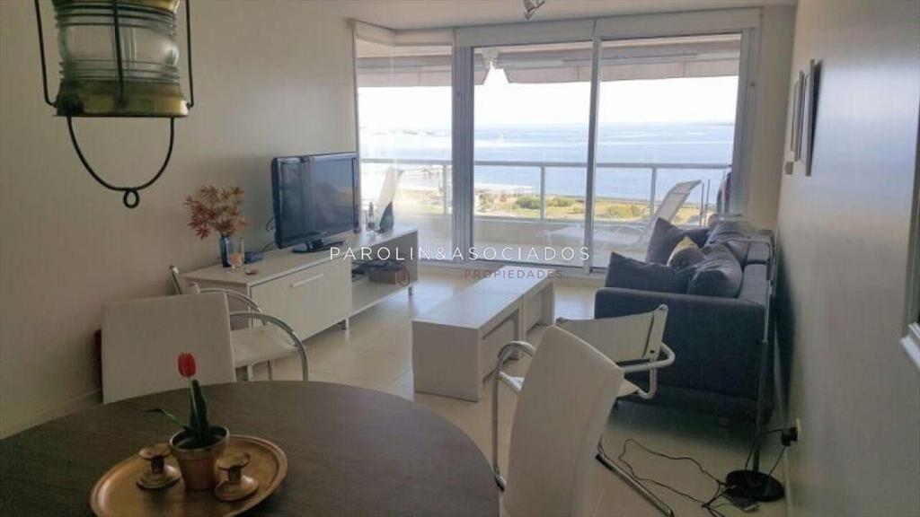 Apartamento de 2 dormitorios en Season Tower, del