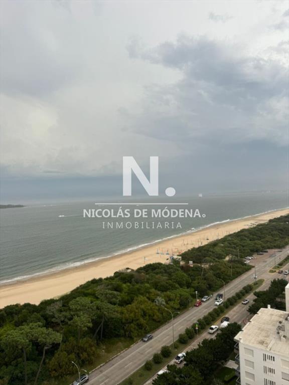 Alquila apartamento de 2 dormitorios en Mansa, Punta del Es