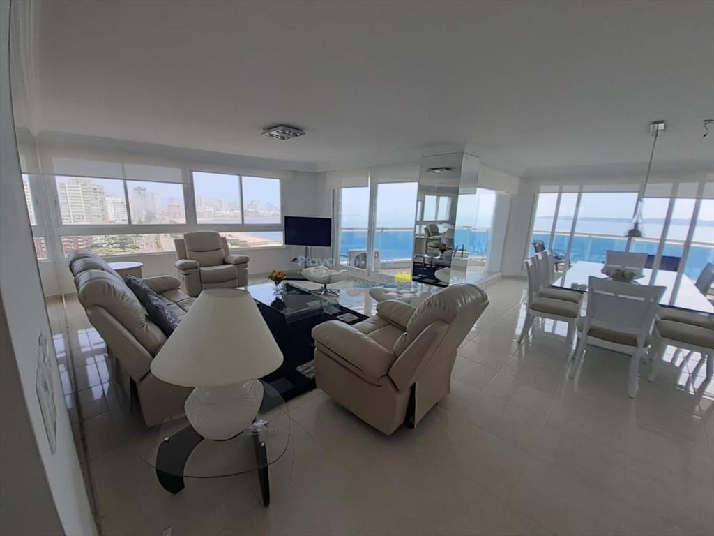 Apartamento en Venta de 3 Dormitorios en Punta ,