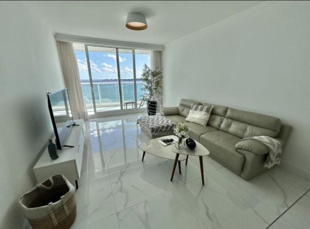 Apartamento en la mansa, frente al mar.