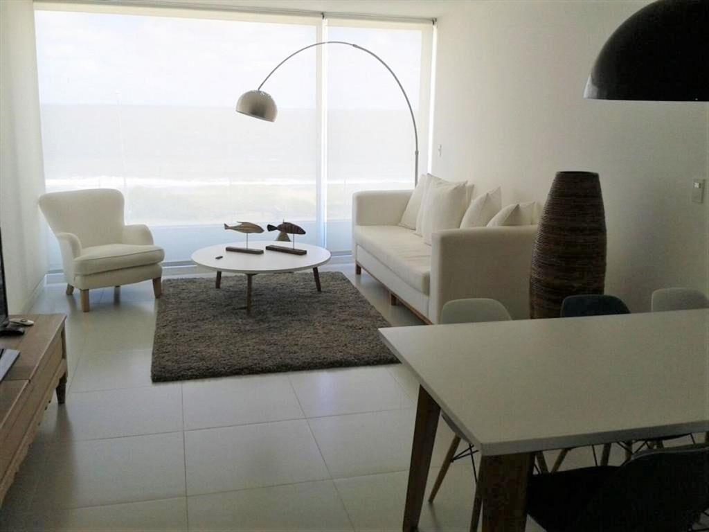 EXCELENTE DEPARTAMENTO EN EDIFICIO LUMIERE PUNTA DEL ESTE