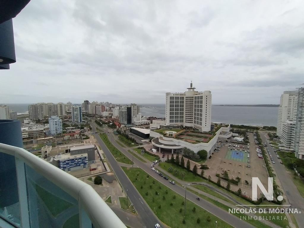 Playa Mansa , deartamento de 2 dormitorios en venta