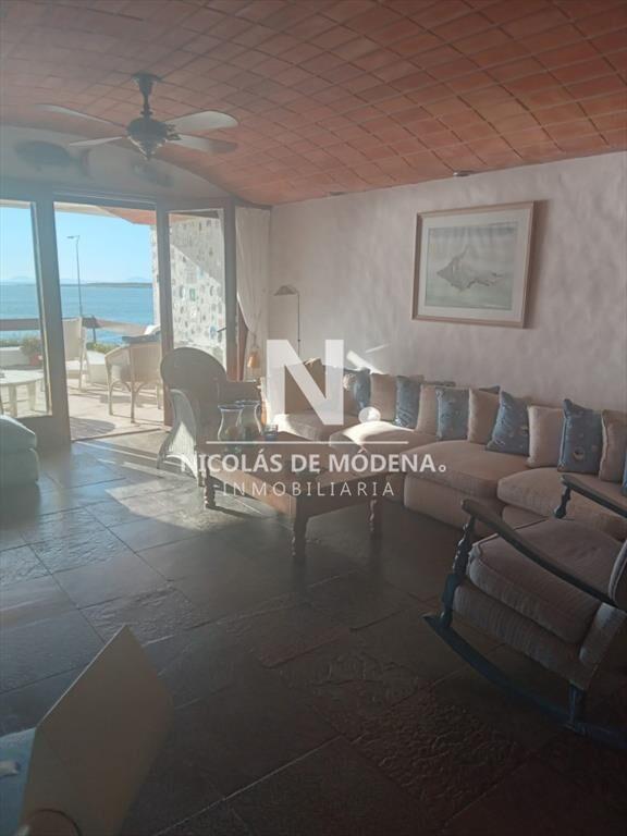 Vende Apartamento de 4 dormitorios,  Punta del