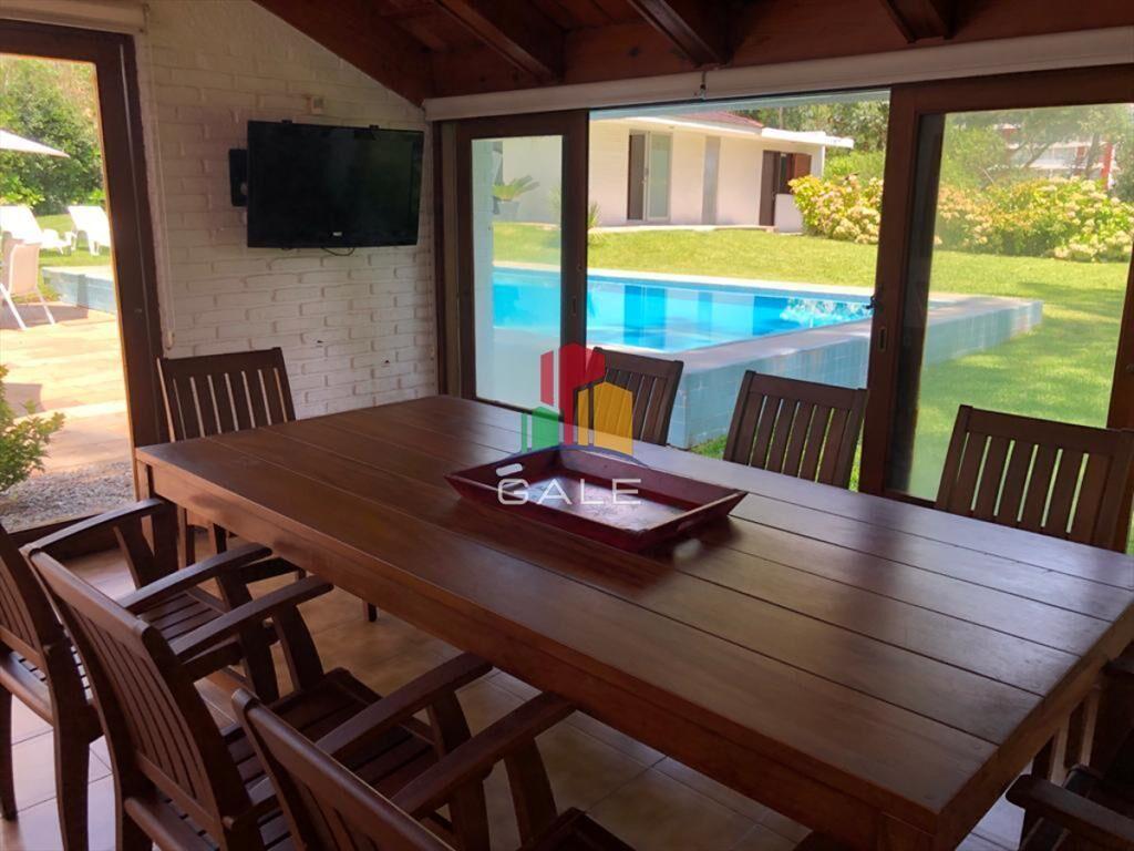 Excelente Casa de 7 Dormitorios, Piscina, y en