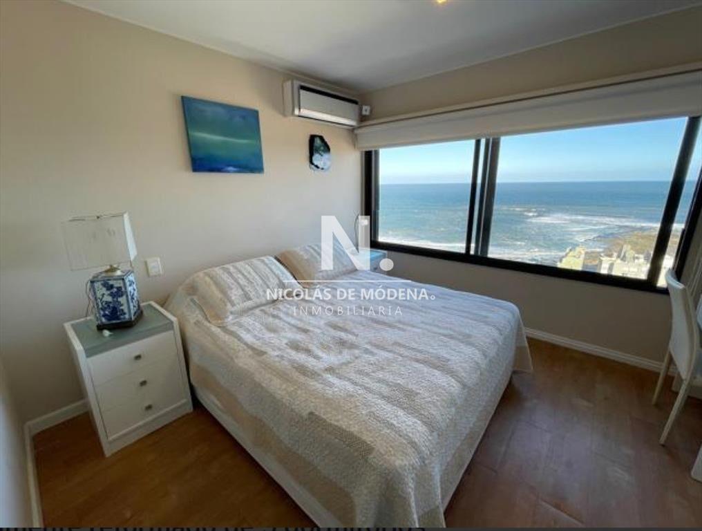 Vende apartamento en Península - Punta del Este de 5 dormi