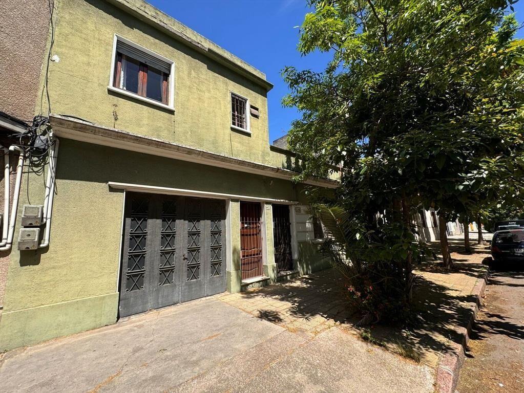Machado prox. Burgues, muy buen terreno, dos casas en un pa
