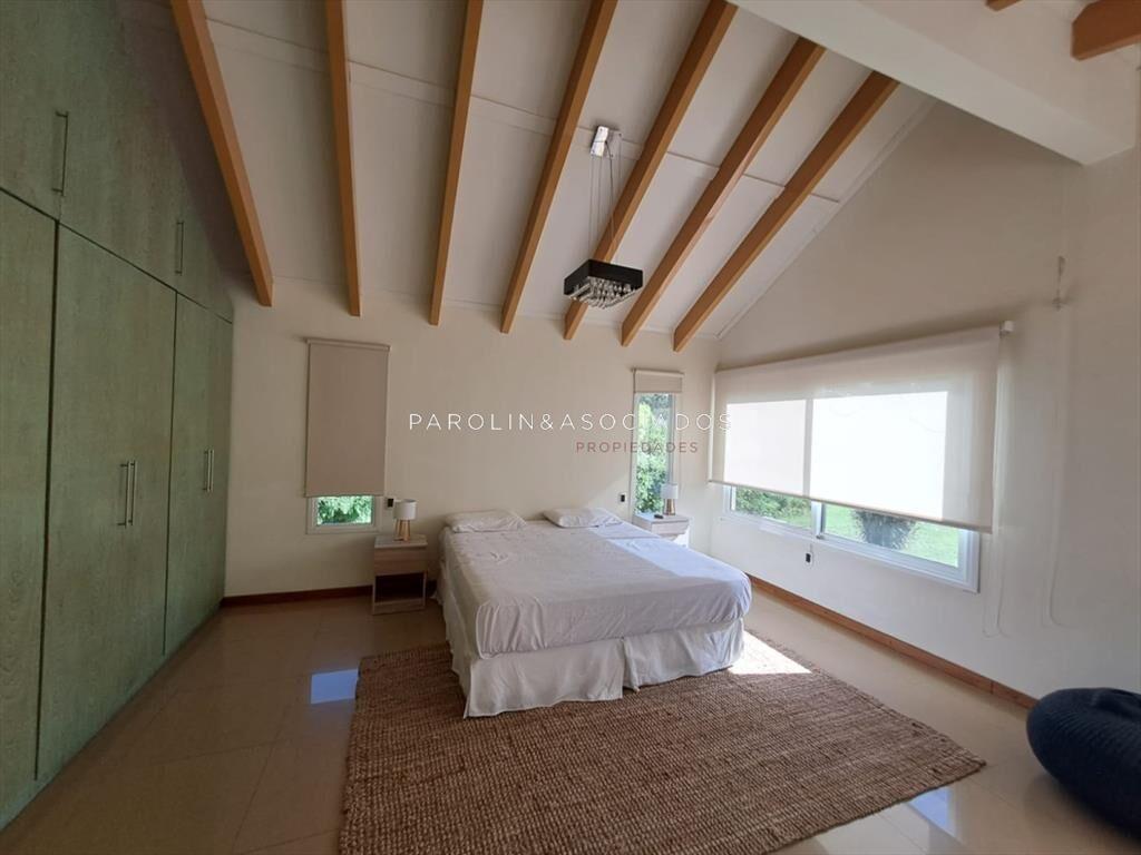 Espaciosa Casa en Barrio Privado de 6 dorm y en