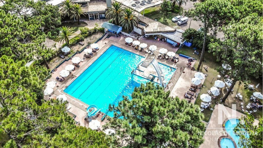 Venta apartamento 2 dormitorios con vista a la playa mansa,