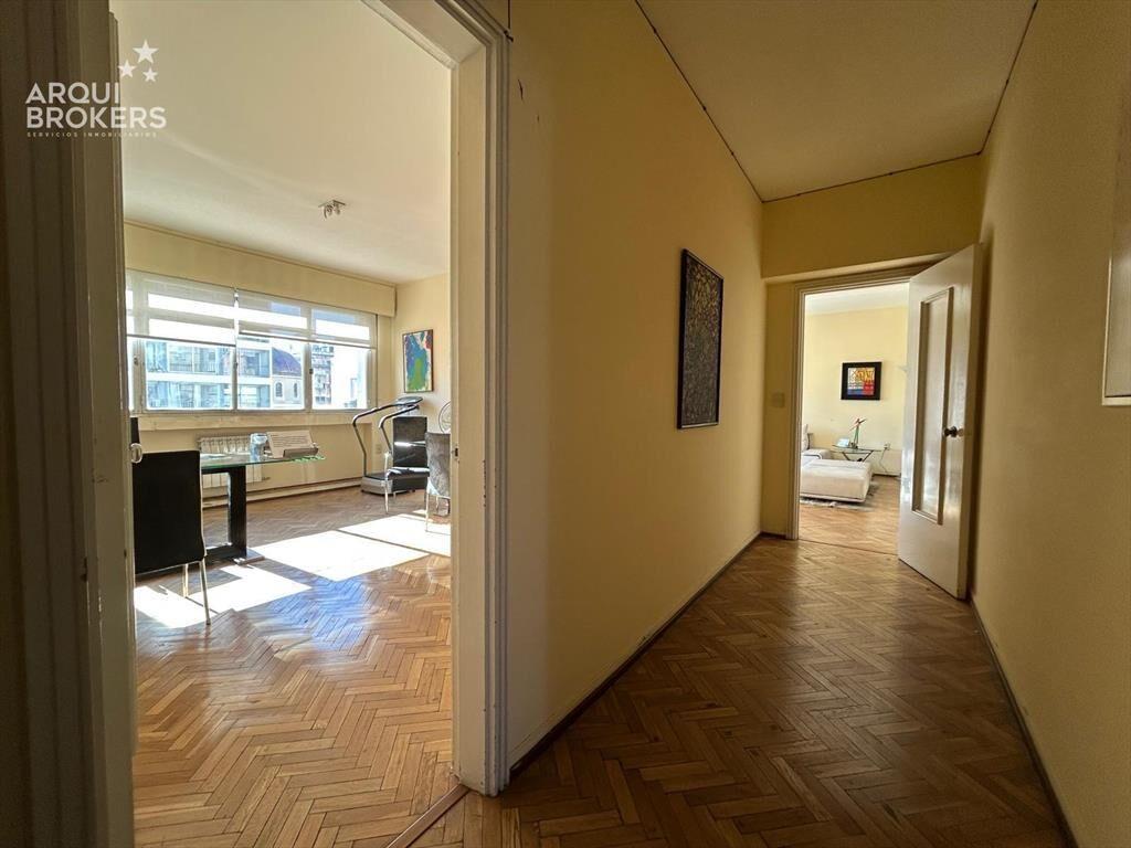 Apartamento de cuatro dormitorios en venta en Centro