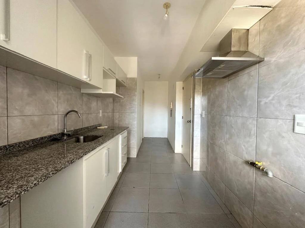 Alquiler apartamento de 4 dormitorios y garaje en Pocitos