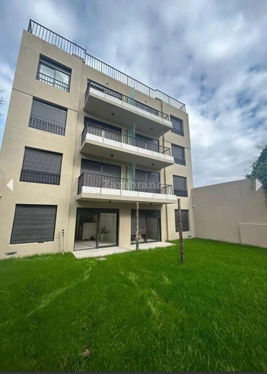 Venta de apartamento con jardín a estrenar.