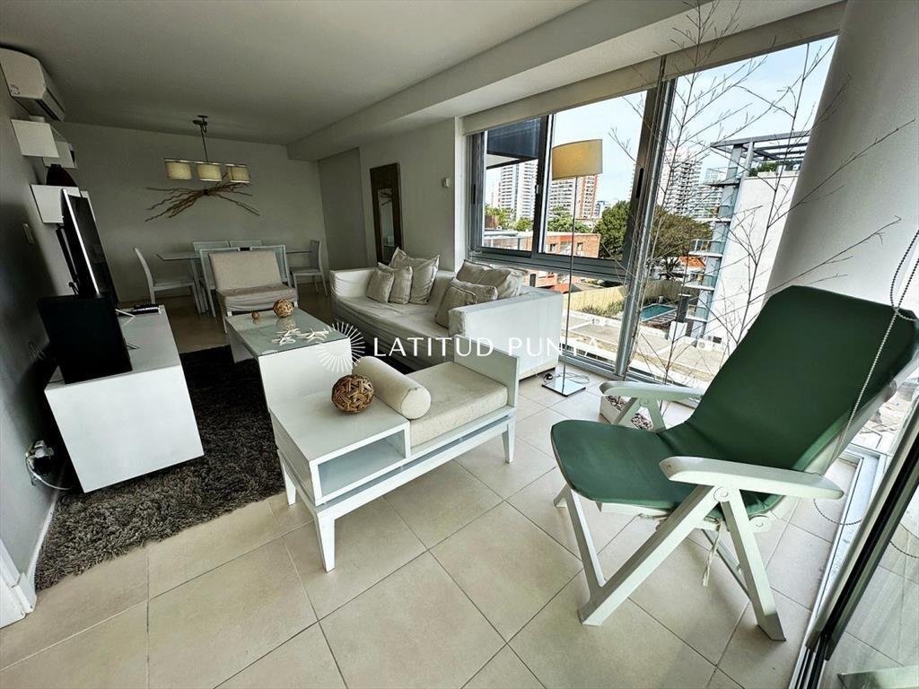 Mansa, apartamento de 3 dormitorios con servicios