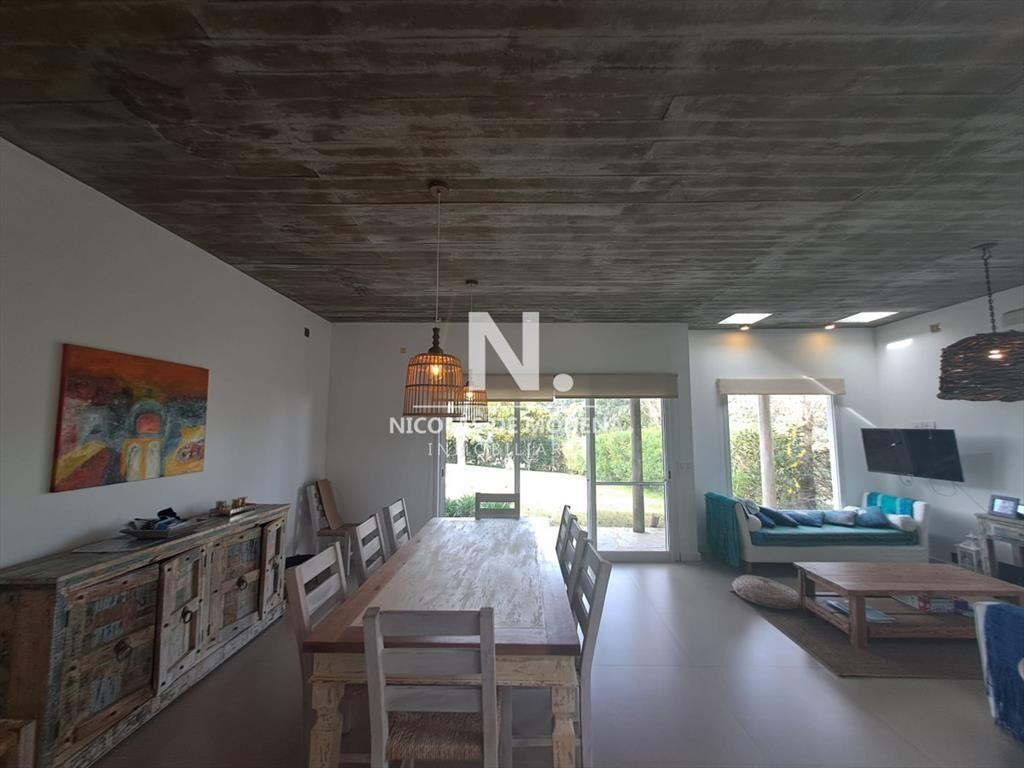 Casa en Barrio Cerrado a la Venta de 2 , Altos de