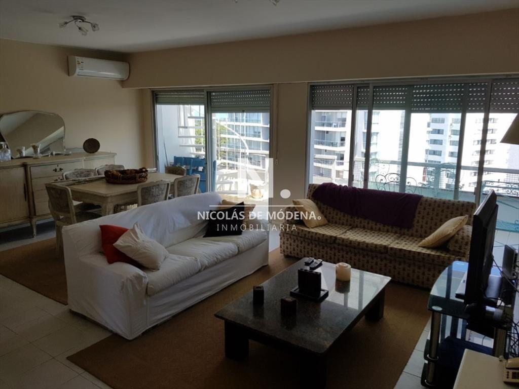 En venta apartamento de 2 dormitorios con terraza