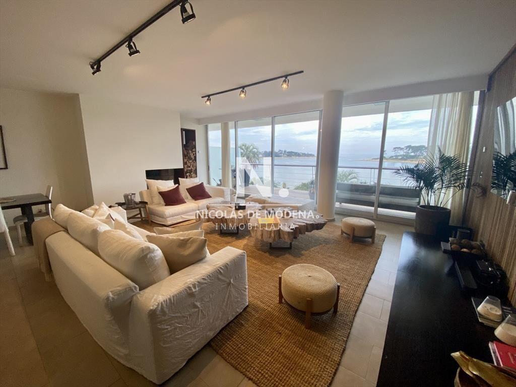 Hermoso apartamento de 4 dormitorios!