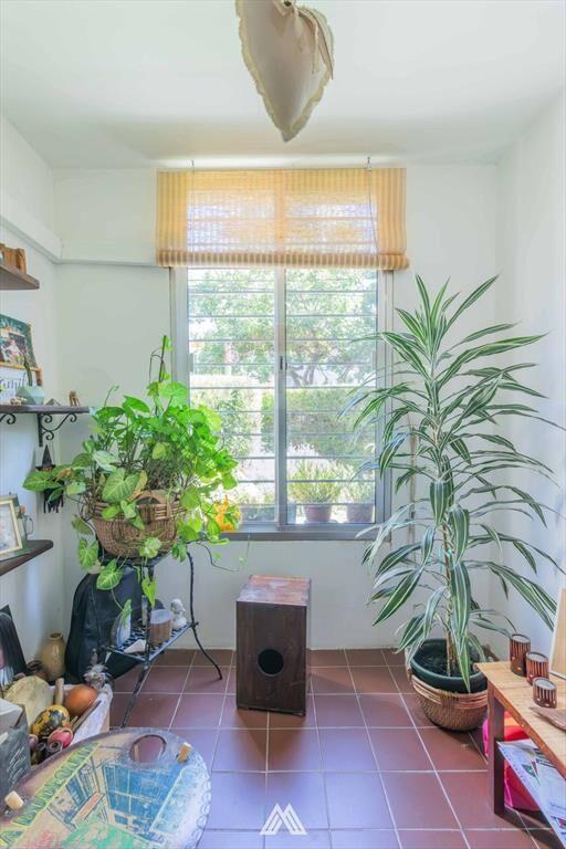 Venta dúplex 2D. con jardín propio y cochera