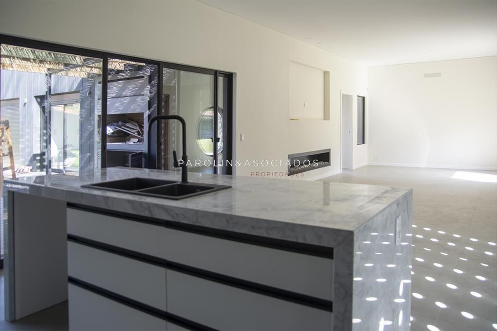 Chalet en venta en el Golf de Punta del Este de 4