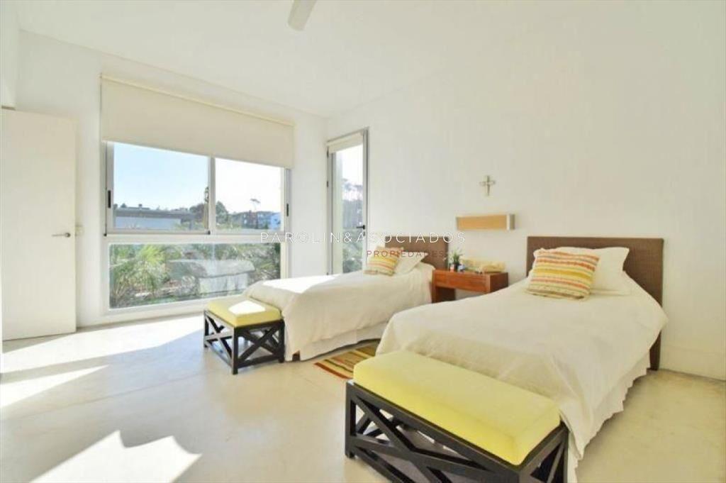 Casa en venta de 4 dormitorios en Laguna Blanca,