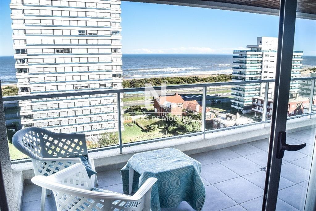Vende apartamento de 2 dormitorios, con vista al