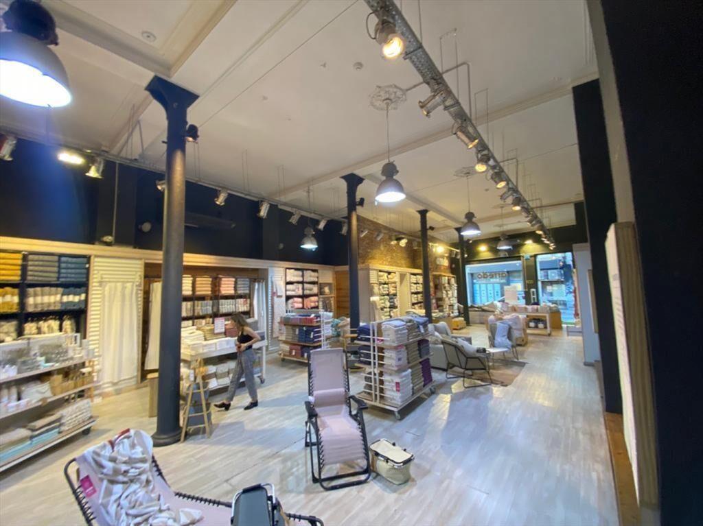 Venta local comercial en cuidad vieja . rincón y Juncal