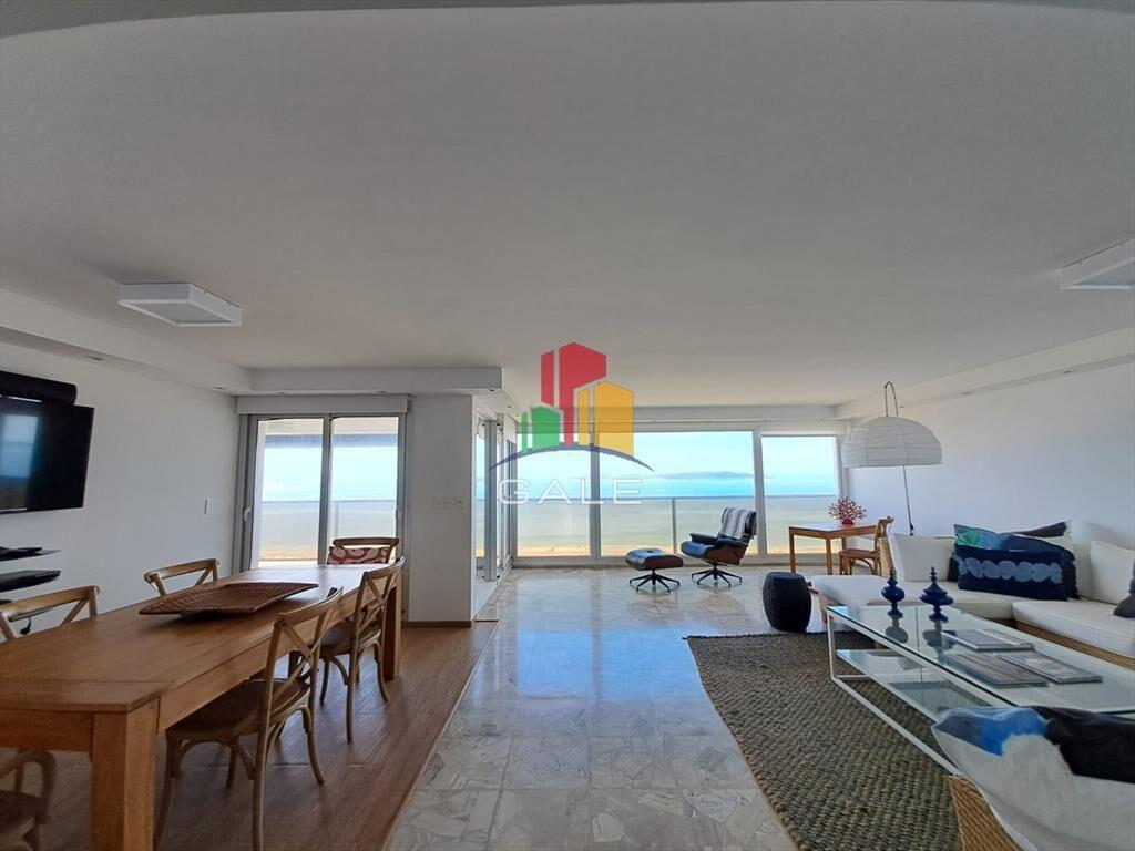 Departamento con amplios ambientes, en el