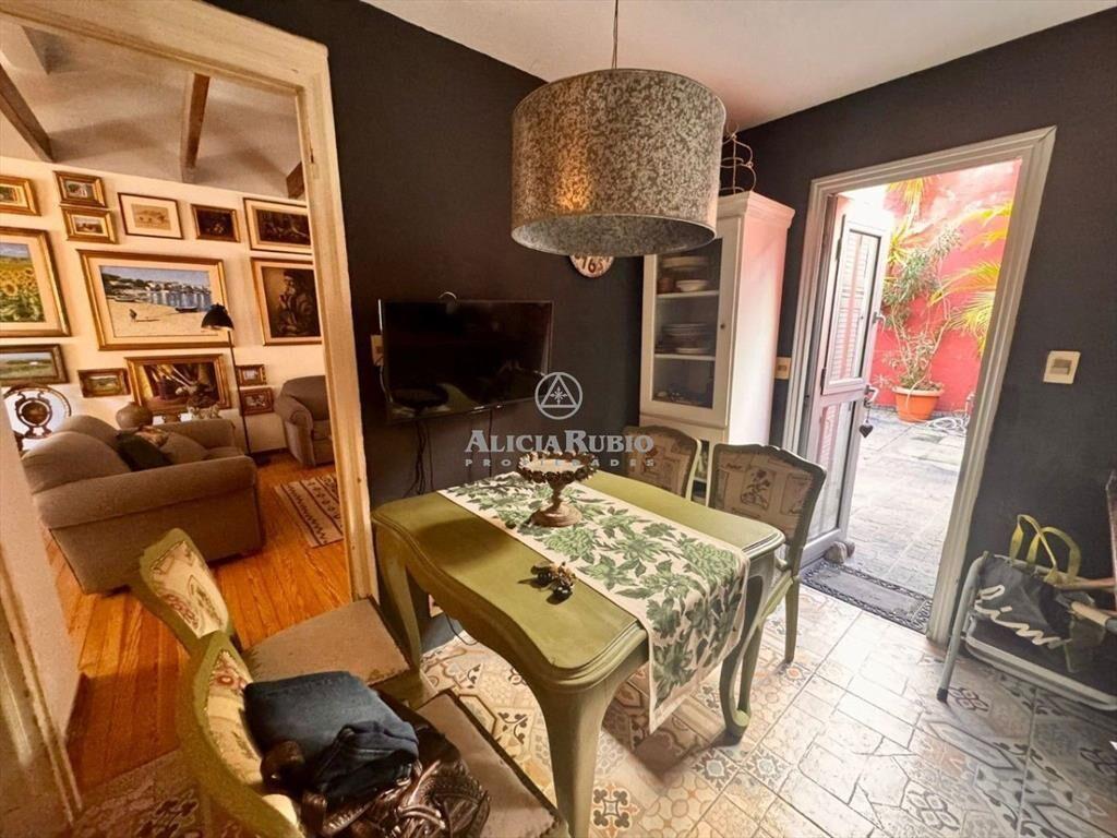 CASA DE ESTILO A 2 CUADRAS DE RAMBLA POCITOS. BENITO LAM...