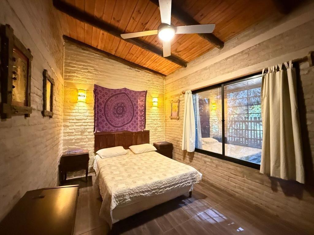 SE VENDE CASA 2 DORMITORIOS, BARBACOA GUAZUVIRA