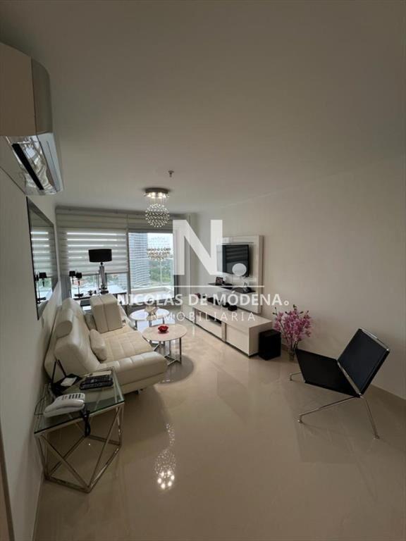 Vende apartamento con hermosa vista de 2 en Punta