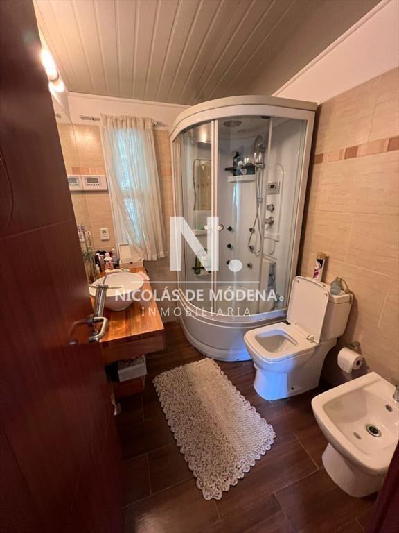 Casa en venta de 5 dormitorios con jardÃ­n  en