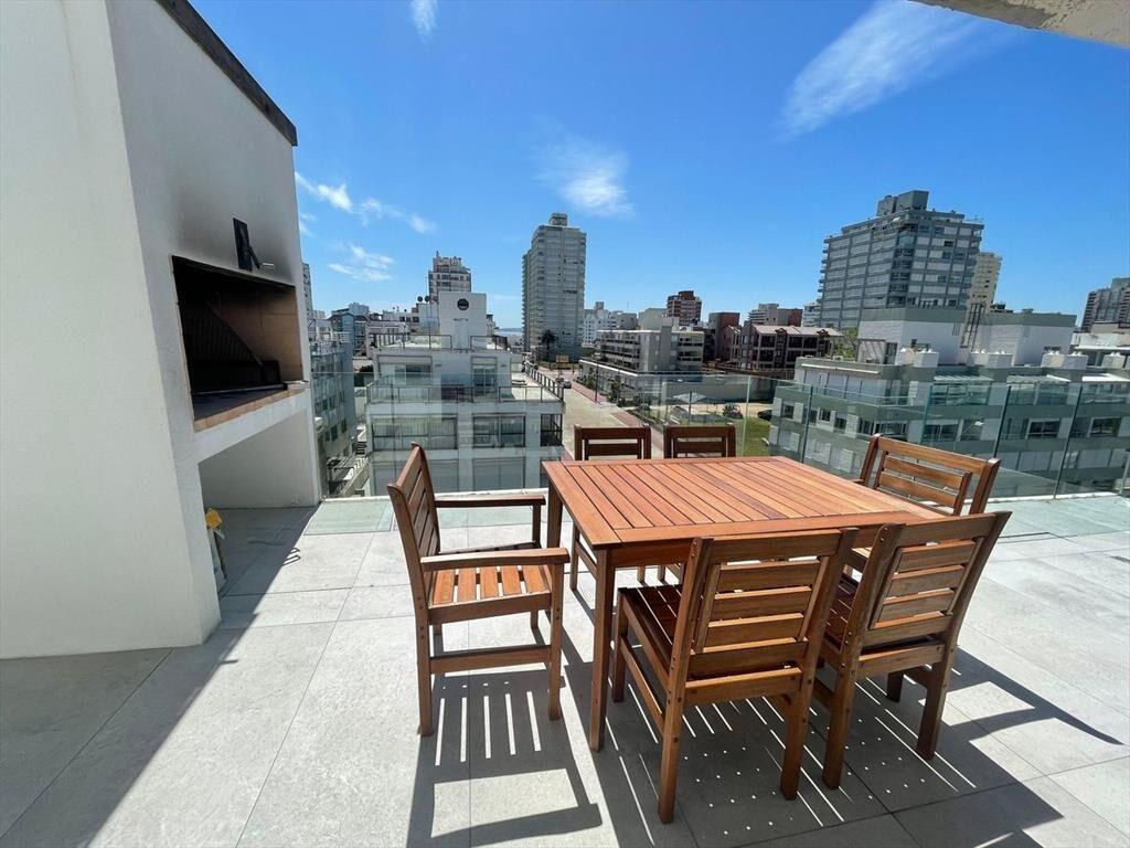 Venta departamento en Punta del este frente al mar